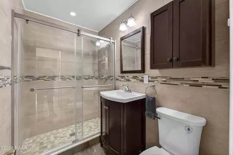 Bath - 4143 Spring Cir, Bushkill, PA 18324 photo 1 of 4