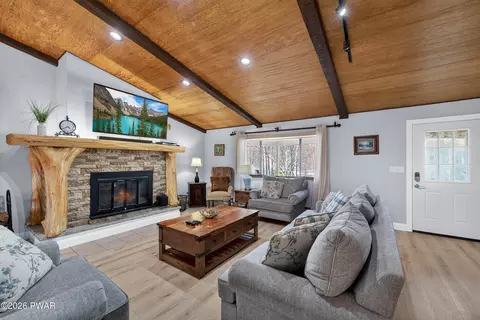 Living - 4143 Spring Cir, Bushkill, PA 18324 photo 2 of 6