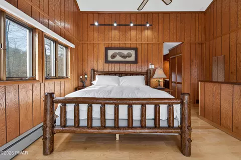 Bedroom - 4143 Spring Cir, Bushkill, PA 18324 photo 2 of 6