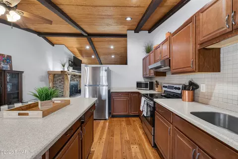 Kitchen - 4143 Spring Cir, Bushkill, PA 18324 photo 2 of 2