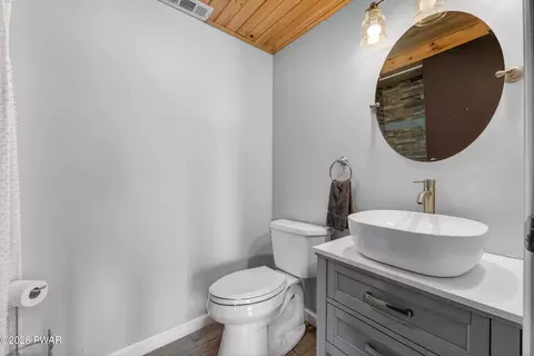 Bath - 4143 Spring Cir, Bushkill, PA 18324 photo 3 of 4