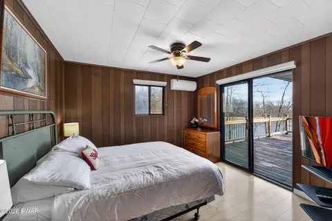 Bedroom - 4143 Spring Cir, Bushkill, PA 18324 photo 3 of 6