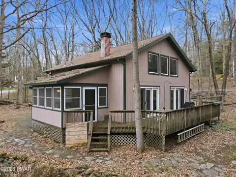 803 Round Up Ct, Lords Valley, PA 18428