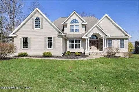 355 Lake Point Ave, Afton, PA 18407