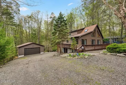 1071 Red Hawk Dr, Lake Ariel, PA 18436