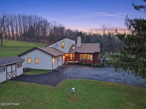 421 W Abington Rd, Dalton, PA 18414