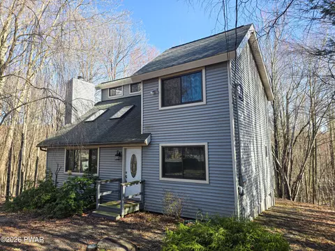 11 Highpoint Ct, Lake Ariel, PA 18436