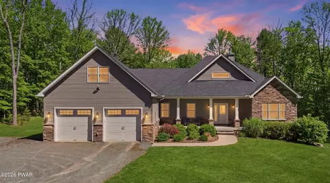 109 Woodlyn Acres Rd, Hawley, PA 18428