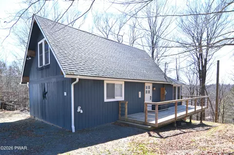 122 Ruffed Grouse Dr, Greentown, PA 18426
