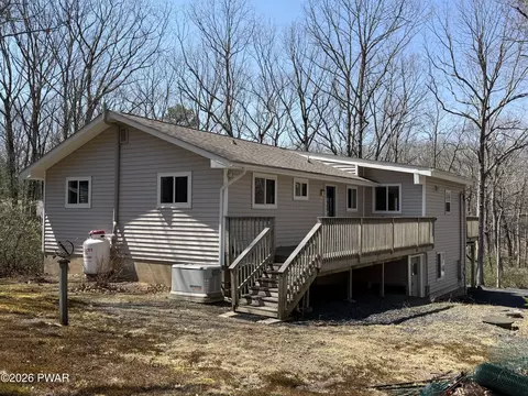 102 Comstock Dr, Lords Valley, PA 18428