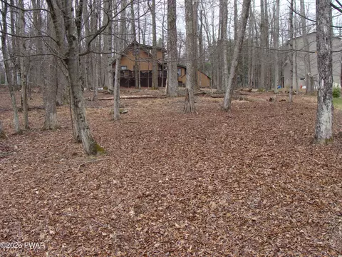 46 Indian Dr, Lake Ariel, PA 18436