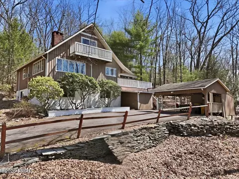 6 Ridge Vw, Hawley, PA 18428