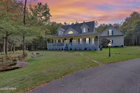 13 Highwood Ln, Equinunk, PA 18417