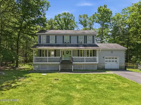 126 Bernadette Dr, Dingmans Ferry, PA 18328