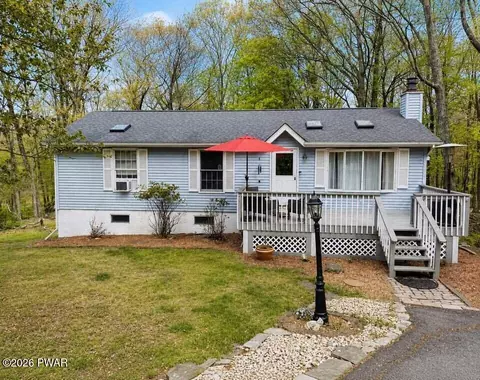 103 Pom Pom Ct, Milford, PA 18337