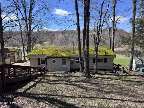 97 Lakeside Dr, Honesdale, PA 18431
