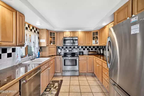 Kitchen - 113 Chipmunk Dr, Tafton, PA 18464 photo 1 of 3