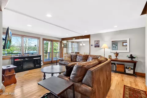 Living - 113 Chipmunk Dr, Tafton, PA 18464 photo 2 of 2