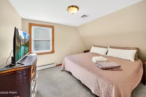 Bedroom - 113 Chipmunk Dr, Tafton, PA 18464 photo 6 of 8