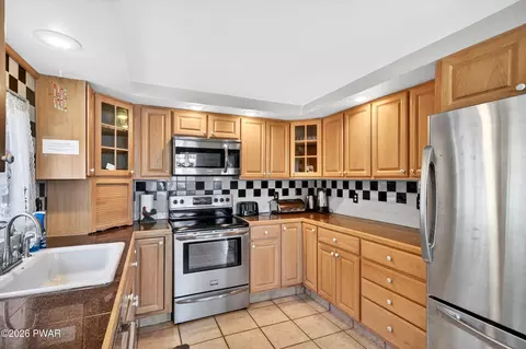 Kitchen - 113 Chipmunk Dr, Tafton, PA 18464 photo 3 of 3