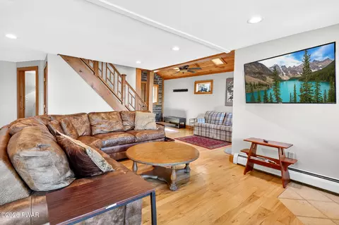 Living - 113 Chipmunk Dr, Tafton, PA 18464 photo 1 of 2