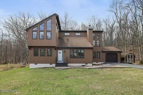 297 Gold Finch Rd, Bushkill, PA 18324