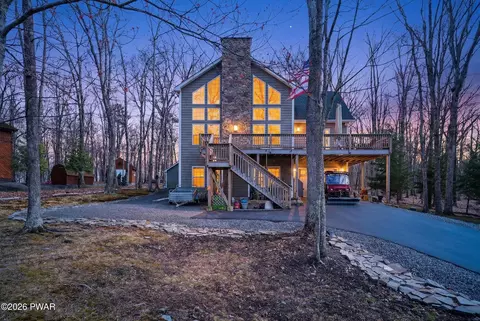 139 Laurel Rd, Lackawaxen, PA 18435