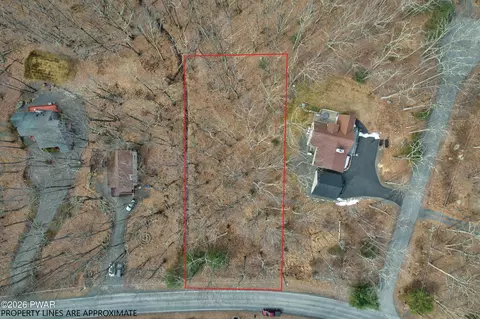 300 Maple Ridge Dr, Hawley, PA 18428