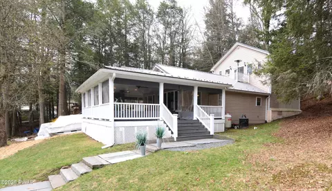 132 River Rd, Greentown, PA 18426