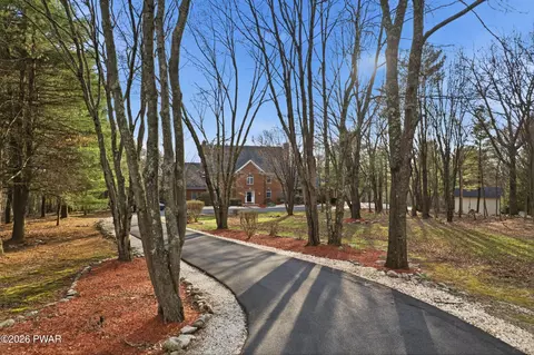 383 S Main Rd, Mountain Top, PA 18707