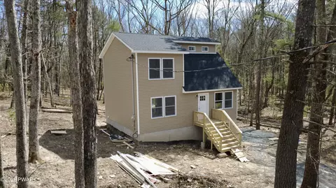 101 Pine Dr, Shohola, PA 18458