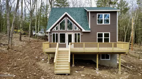 136 Cree Rd, Shohola, PA 18458