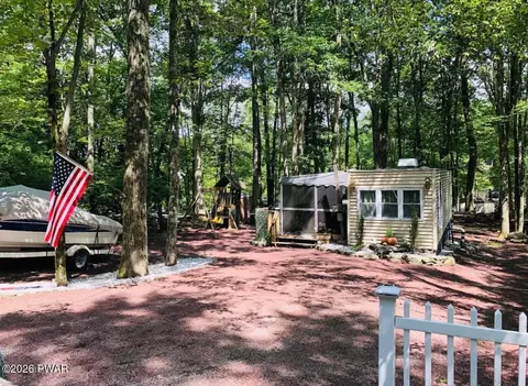 143 Dingman Dr, Milford, PA 18337