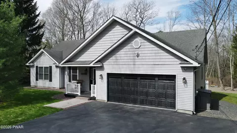 234 Surrey Dr, Lords Valley, PA 18428