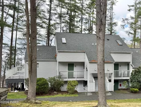 601 Waterview Ln, Greentown, PA 18426