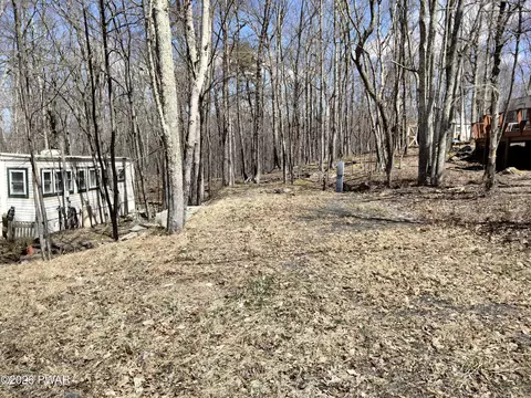 119 Locust Lake Dr, Milford, PA 18337