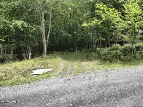 119 Locust Lake Dr, Milford, PA 18337