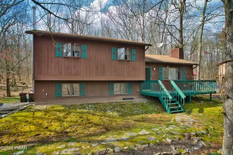 162 Wild Meadow Dr, Milford, PA 18337