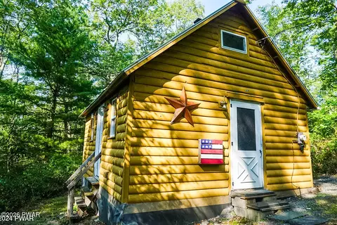 223 Five Mile Meadow Rd, Dingmans Ferry, PA 18328