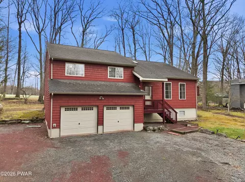 178 Yacht Club Dr, Greentown, PA 18426