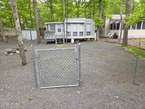 124 Arapajo Dr, Shohola, PA 18458