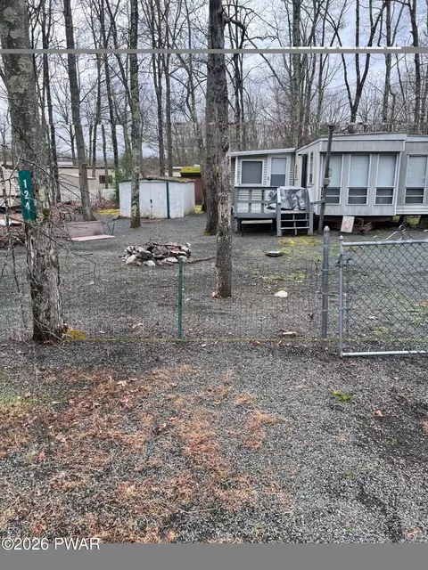 124 Arapajo Dr, Shohola, PA 18458