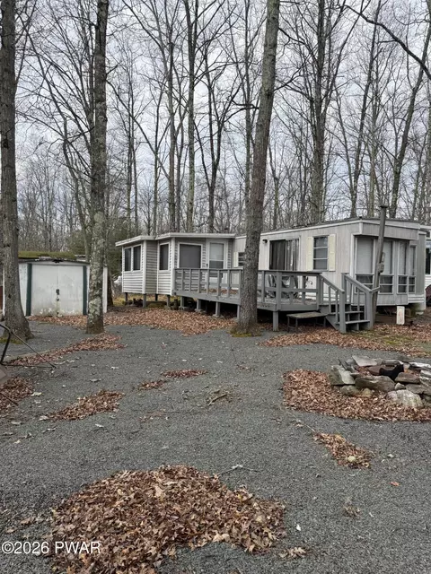 124 Arapajo Dr, Shohola, PA 18458