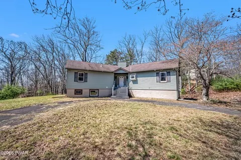 1093 Lancaster Dr, Bushkill, PA 18324