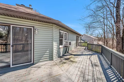 1093 Lancaster Dr, Bushkill, PA 18324 photo 41