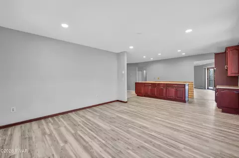 1093 Lancaster Dr, Bushkill, PA 18324 photo 14