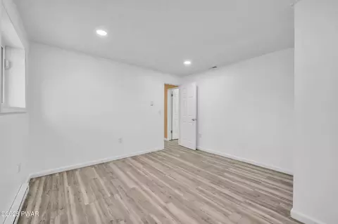 1093 Lancaster Dr, Bushkill, PA 18324 photo 36
