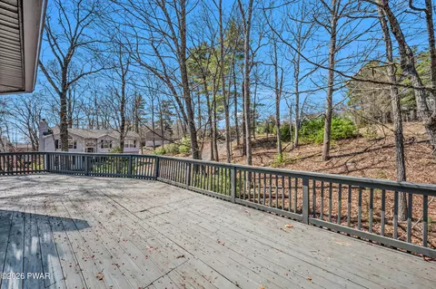1093 Lancaster Dr, Bushkill, PA 18324 photo 42