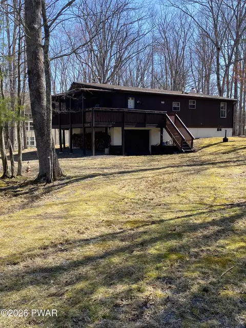 101 Turkey Cir, Lackawaxen, PA 18435