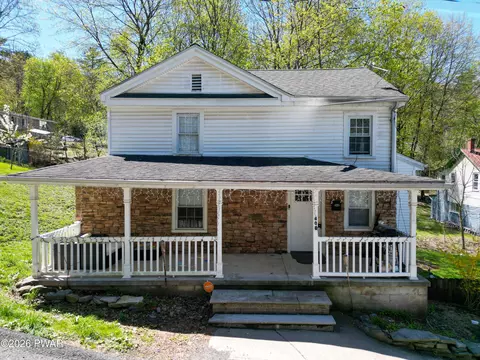 408 Chestnut Ave, Hawley, PA 18428
